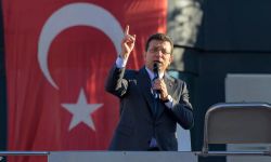 وزارة الداخلية التركية تعلّق عمل إمام أوغلو